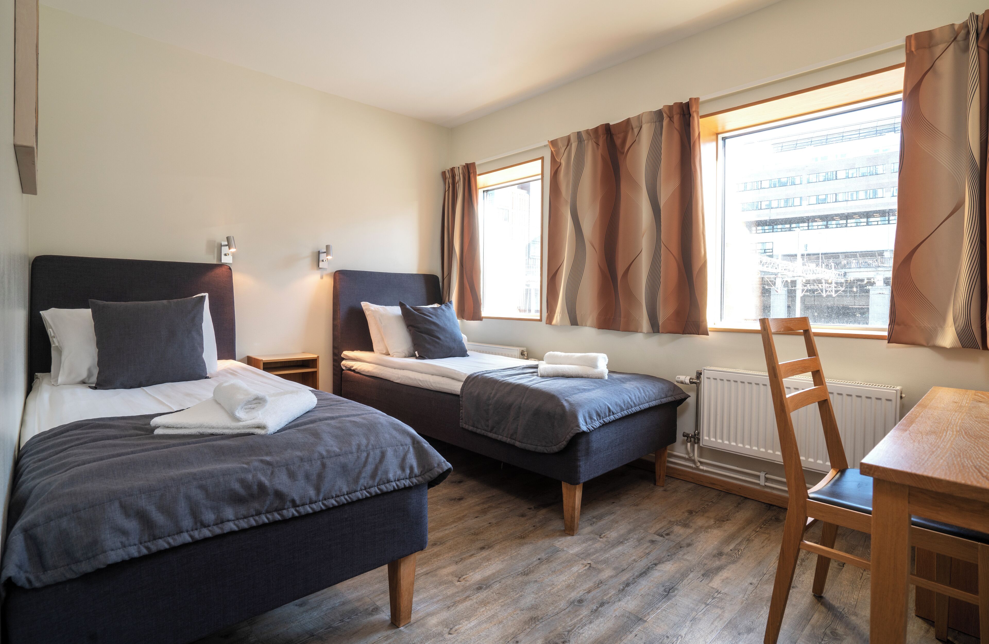 Standard-Zweibettzimmer, Nichtraucher | Hochwertige Bettwaren, Schreibtisch, Verdunkelungsvorhänge