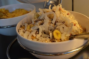 Café da manhã com buffet grátis todos os dias