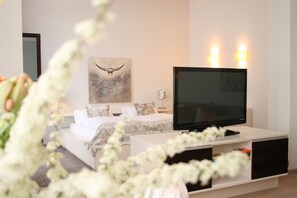 Presidential Suite | Hypo-allergenic bedding, minibar, in-room safe, individually furnished - Hotel Gräfrather Hof (Solingen)