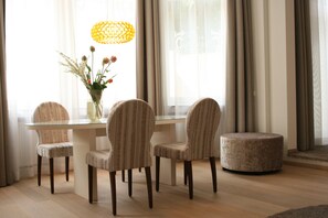 Presidential Suite | In-room dining
