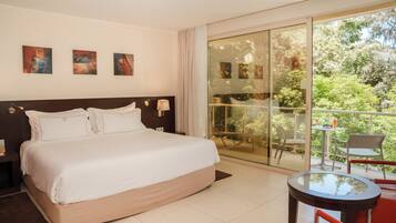 Ropa de cama de alta calidad, colchones Select Comfort y minibar