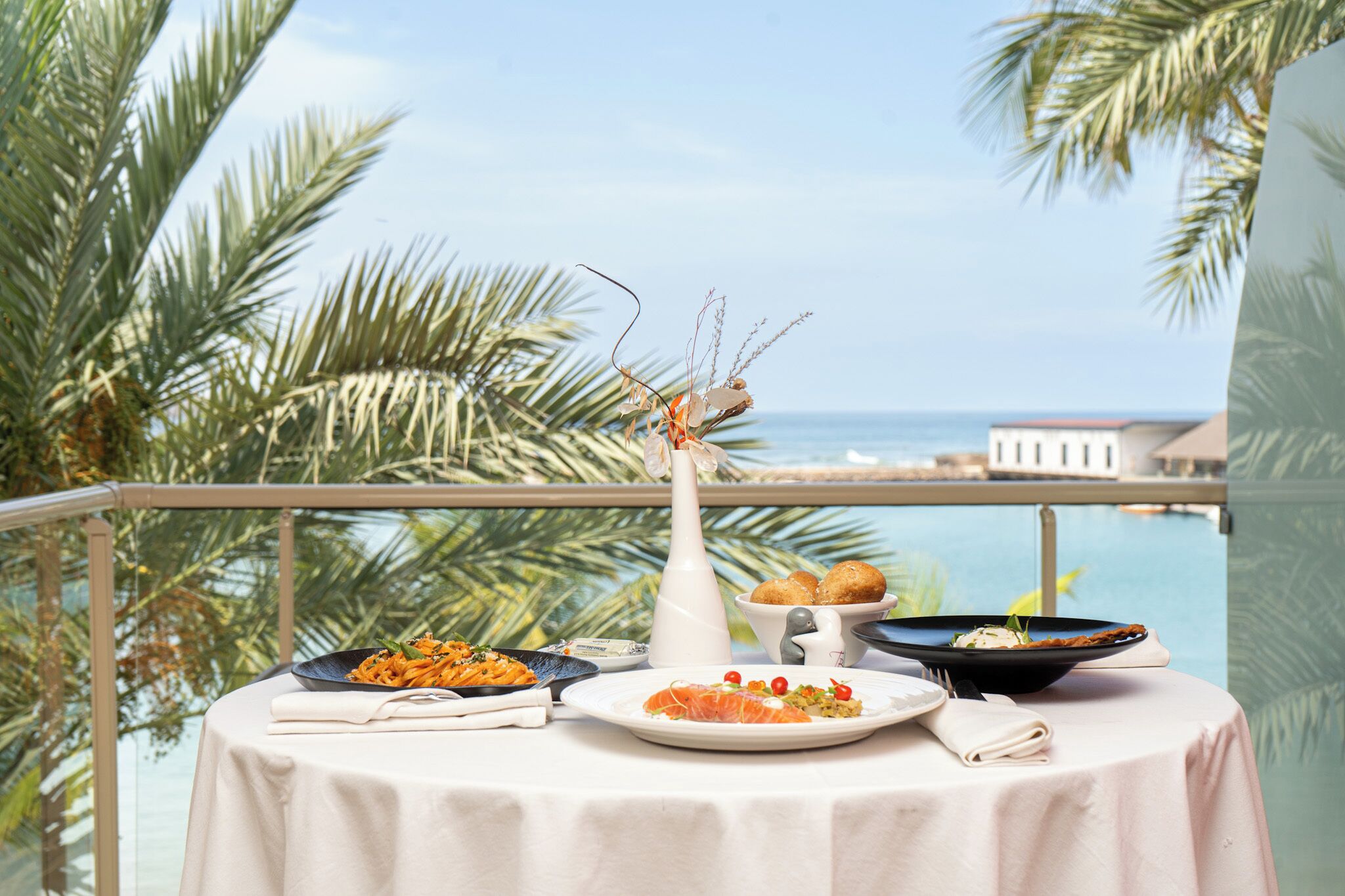 comfort double room, sea view | in-room dining