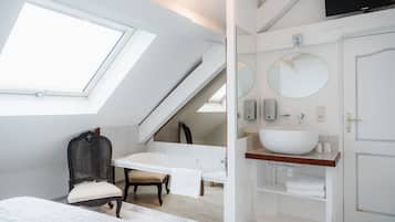 Chambre Quadruple Standard | Salle de bain