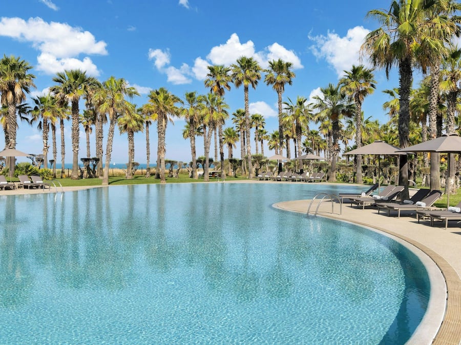 Indoor pool, 6 outdoor pools, pool umbrellas, sun loungers