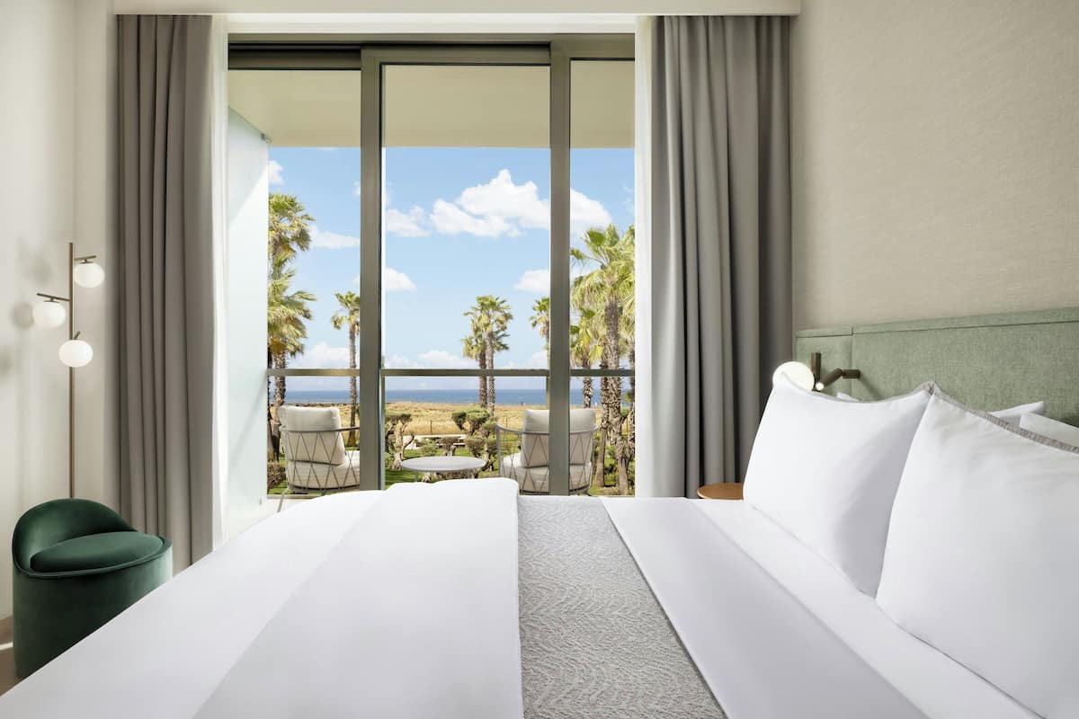 Deluxe Room, 1 King Bed, Balcony, Sea View | 1 bedroom, minibar, in-room safe, blackout curtains