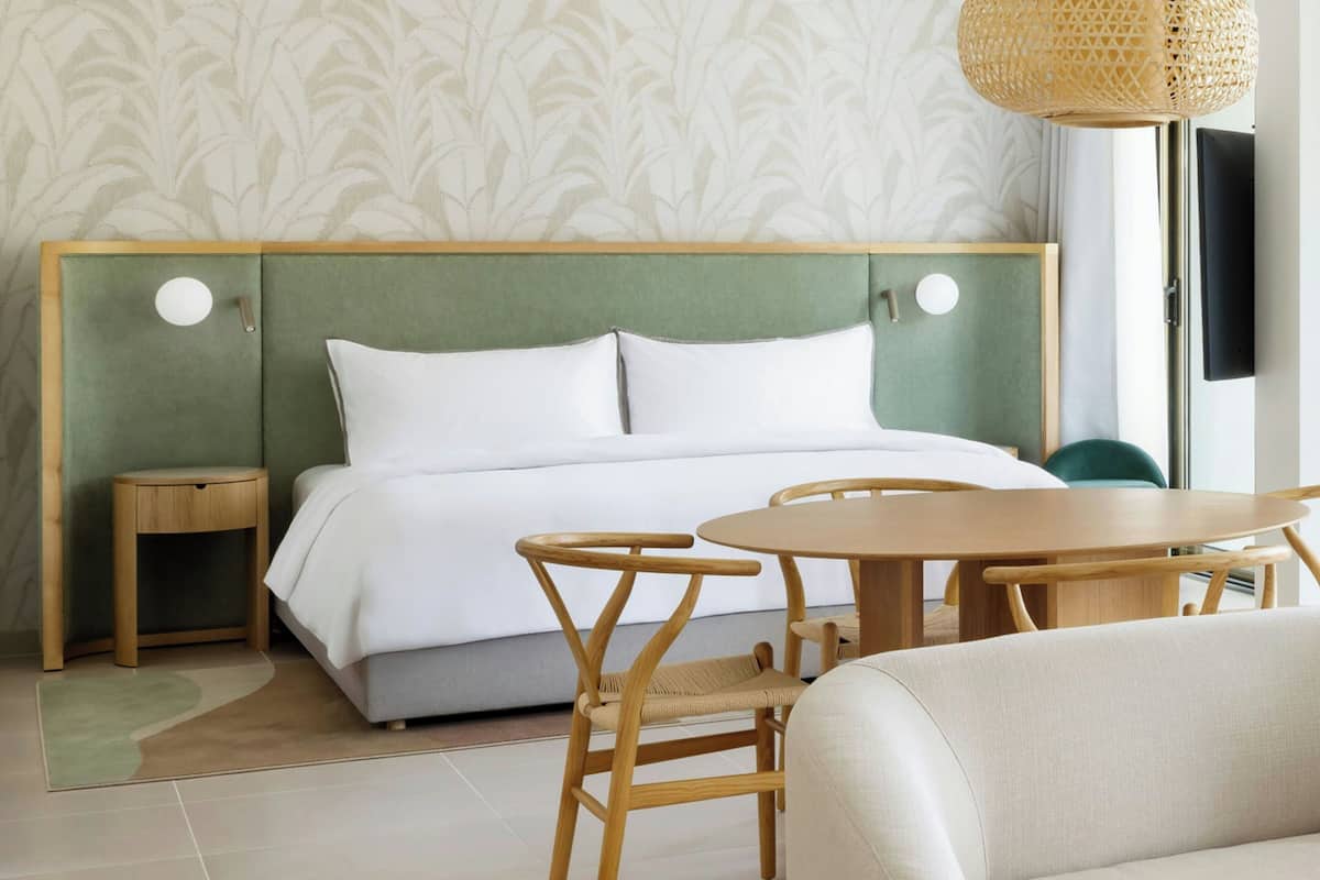 Minibar, caja de seguridad en la habitación y cortinas blackout