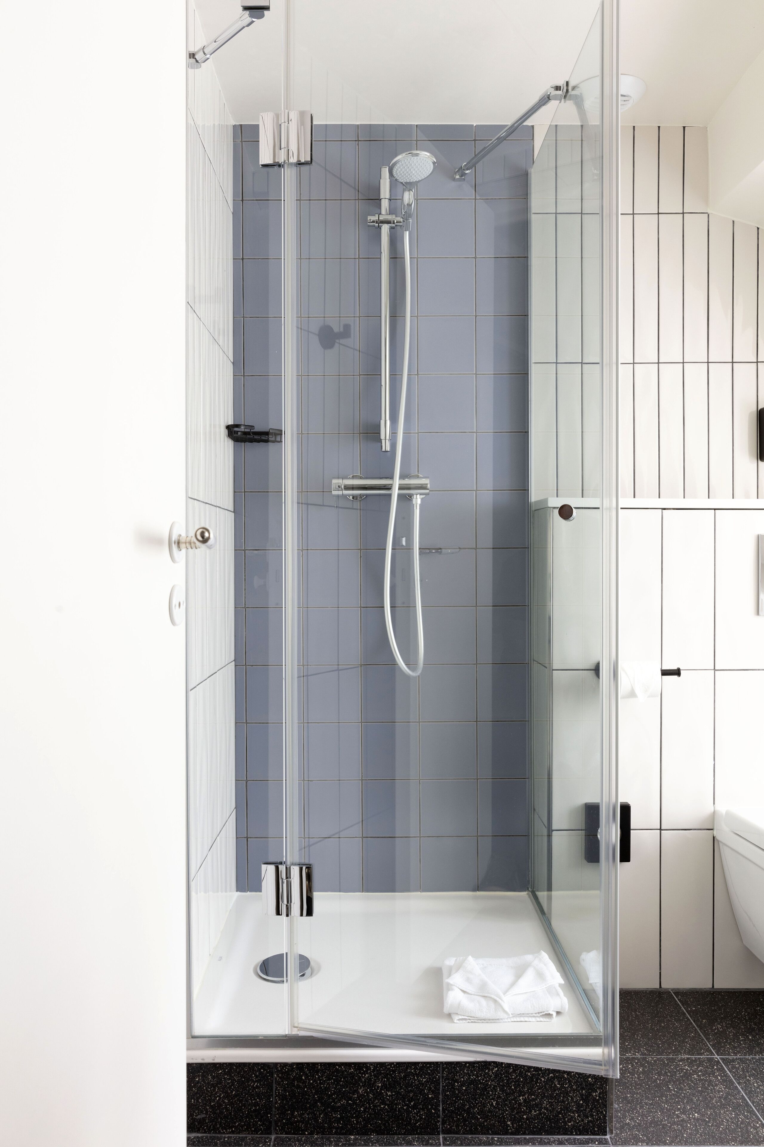 deluxe room | premium bedding, minibar, in-room safe, desk