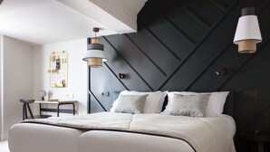 A modern bedroom with a large bed, a desk, and two pendant lights. - Hotel Bastille Spéria (Paris)