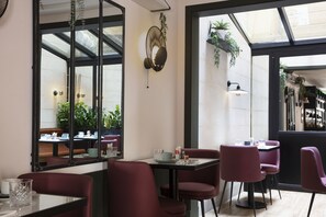 Daily buffet breakfast for a fee - Hotel Bastille Spéria (Paris)