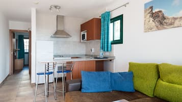 Apartment, 1 Bedroom (2nd Floor) | Private kitchen | Full-sized fridge, microwave, oven, stovetop