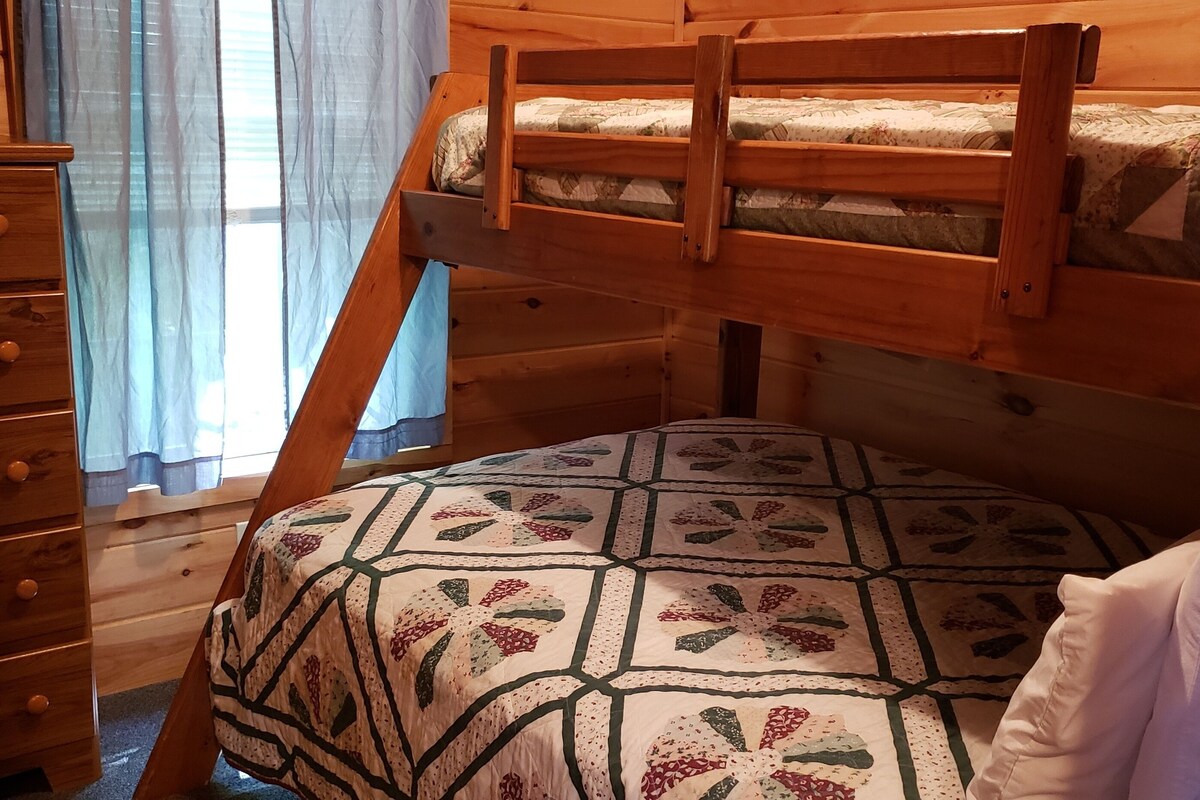 豪華小屋, 2 間臥室 | 折疊床/加床、免費無線上網、床單