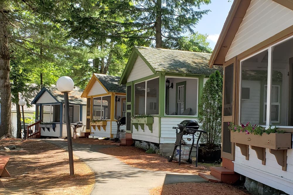 Weirs Beach Motel and Cottages