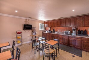 Sudah termasuk sarapan ala kontinental setiap hari