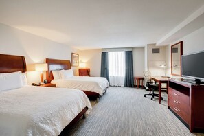 Hypo-allergenic bedding, down comforters, pillowtop beds - Hilton Garden Inn Milwaukee Airport (Milwaukee)