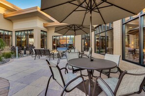 Property grounds - Hilton Garden Inn Milwaukee Airport (Milwaukee)