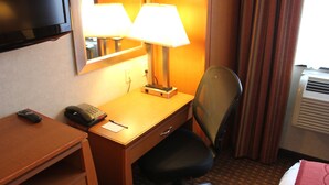 Standard Room, 1 Queen Bed, Non Smoking - Bellerose Inn (Bellerose)