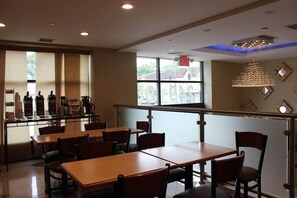 Dining - Bellerose Inn (Bellerose)