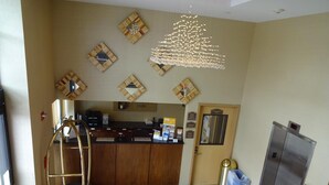 Lobby - Bellerose Inn (Bellerose)