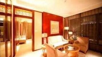 Deluxe Suite, 1 King Bed | Minibar, in-room safe, desk, iron/ironing board