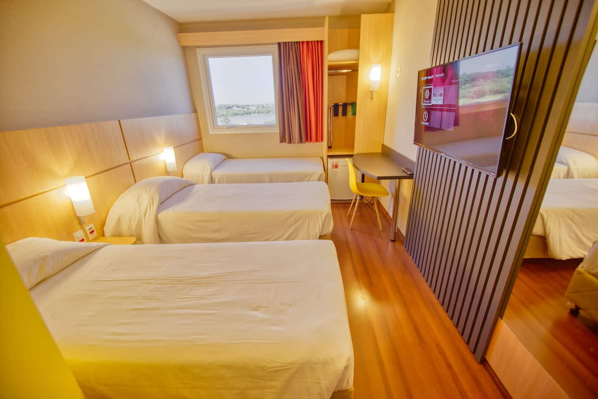 apartamento triplo solteiro | 1 bedroom, minibar, laptop workspace, free wifi