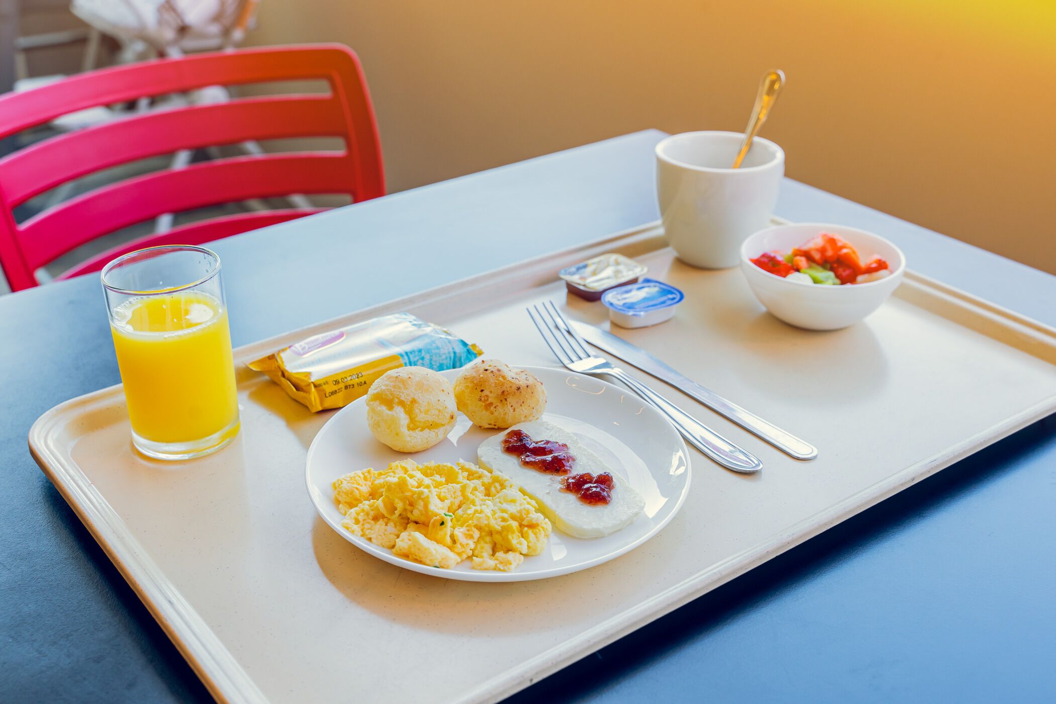 Café da manhã com buffet grátis durante a semana