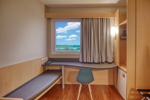 Apartamento Duplo Standard | Minibar, laptop workspace, free WiFi, bed sheets