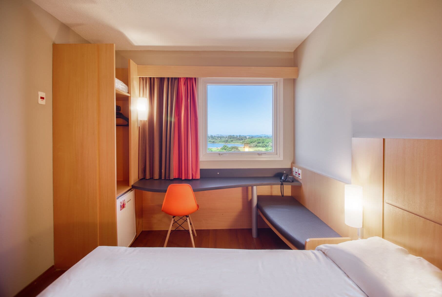 Apartamento Duplo Standard | Frigobar, espaço de trabalho para notebook, Wi-Fi de cortesia