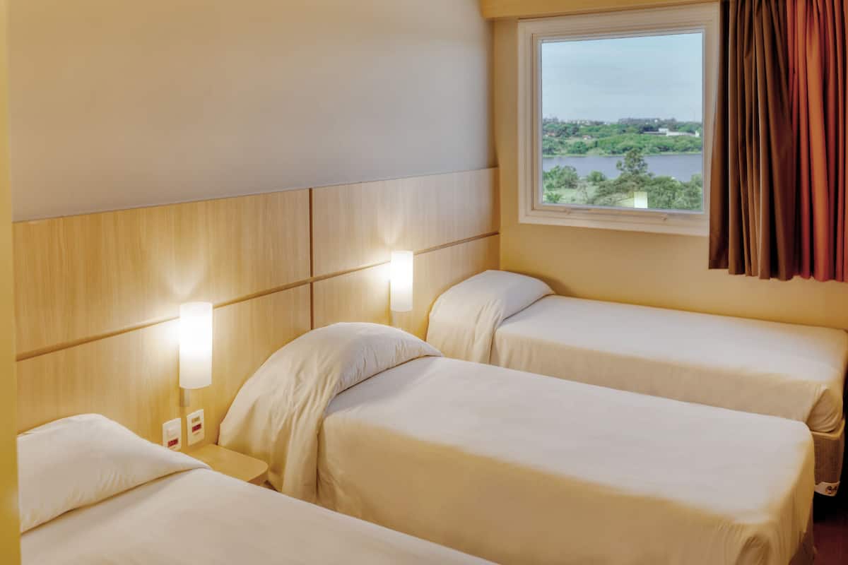 apartamento triplo solteiro | 1 bedroom, minibar, laptop workspace, free wifi