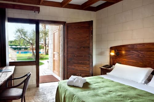 Premium bedding, minibar, in-room safe, individually furnished