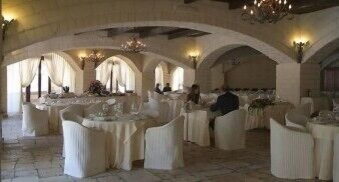 breakfast, lunch and dinner served