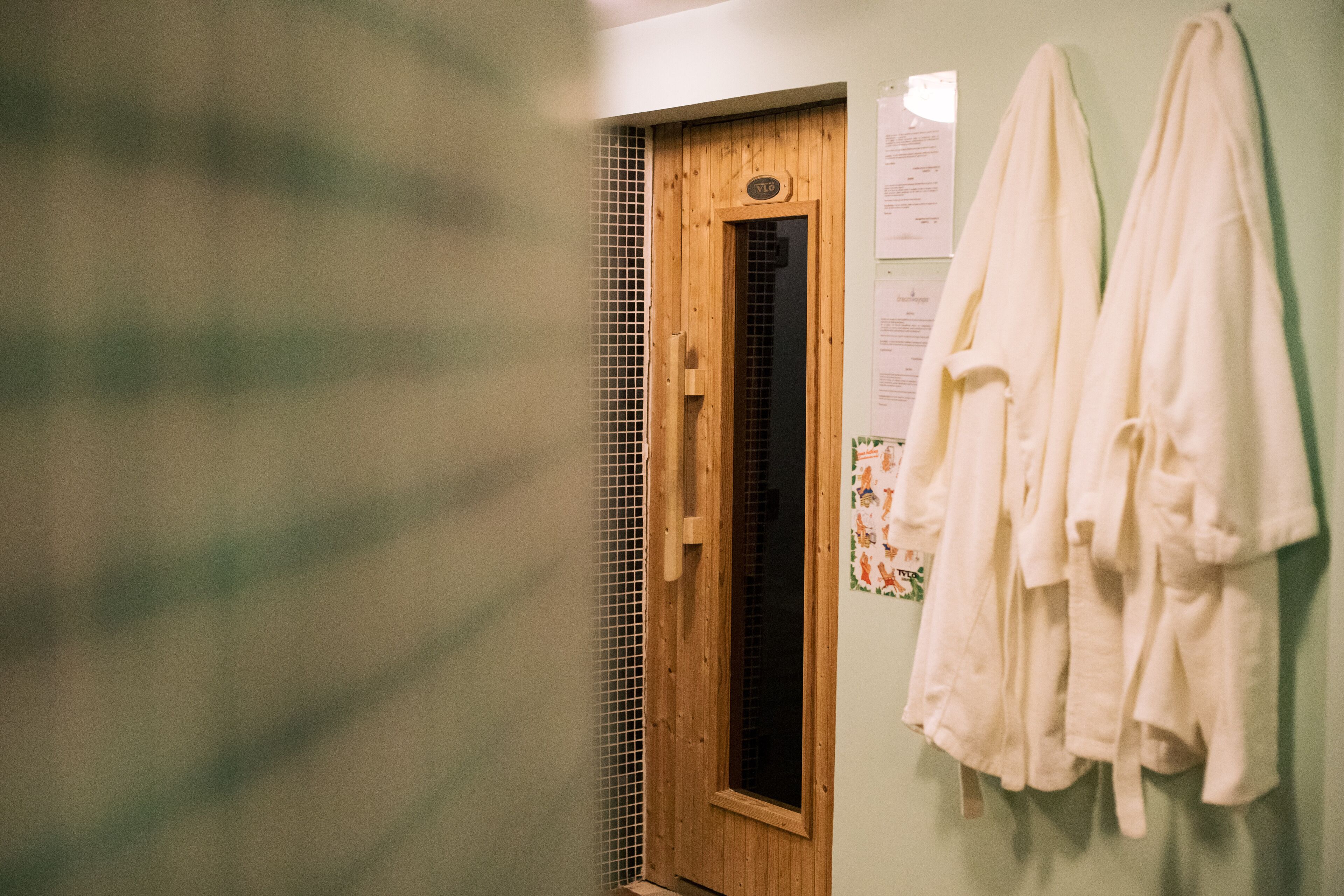 couples treatment room(s), sauna, hot tub, steam room