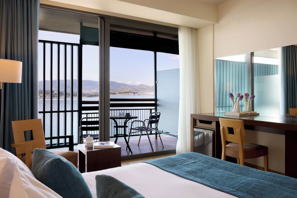 minibar, in-room safe, desk, soundproofing