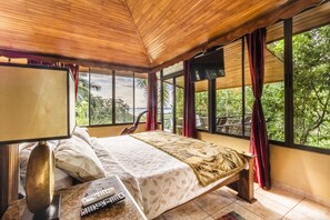 Premium bedding, in-room safe, individually decorated - Boutique Hotel Las Cascadas The Falls (Quepos)
