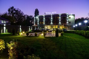 Façade de l’hébergement - soirée/nuit
