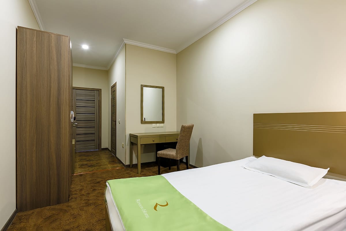 Standard Double Room | 1 bedroom, premium bedding, in-room safe, desk