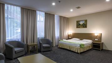 1 bedroom, premium bedding, in-room safe, desk