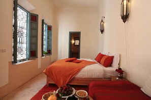 Een kluis op de kamer, extra bedden, gratis wifi, beddengoed