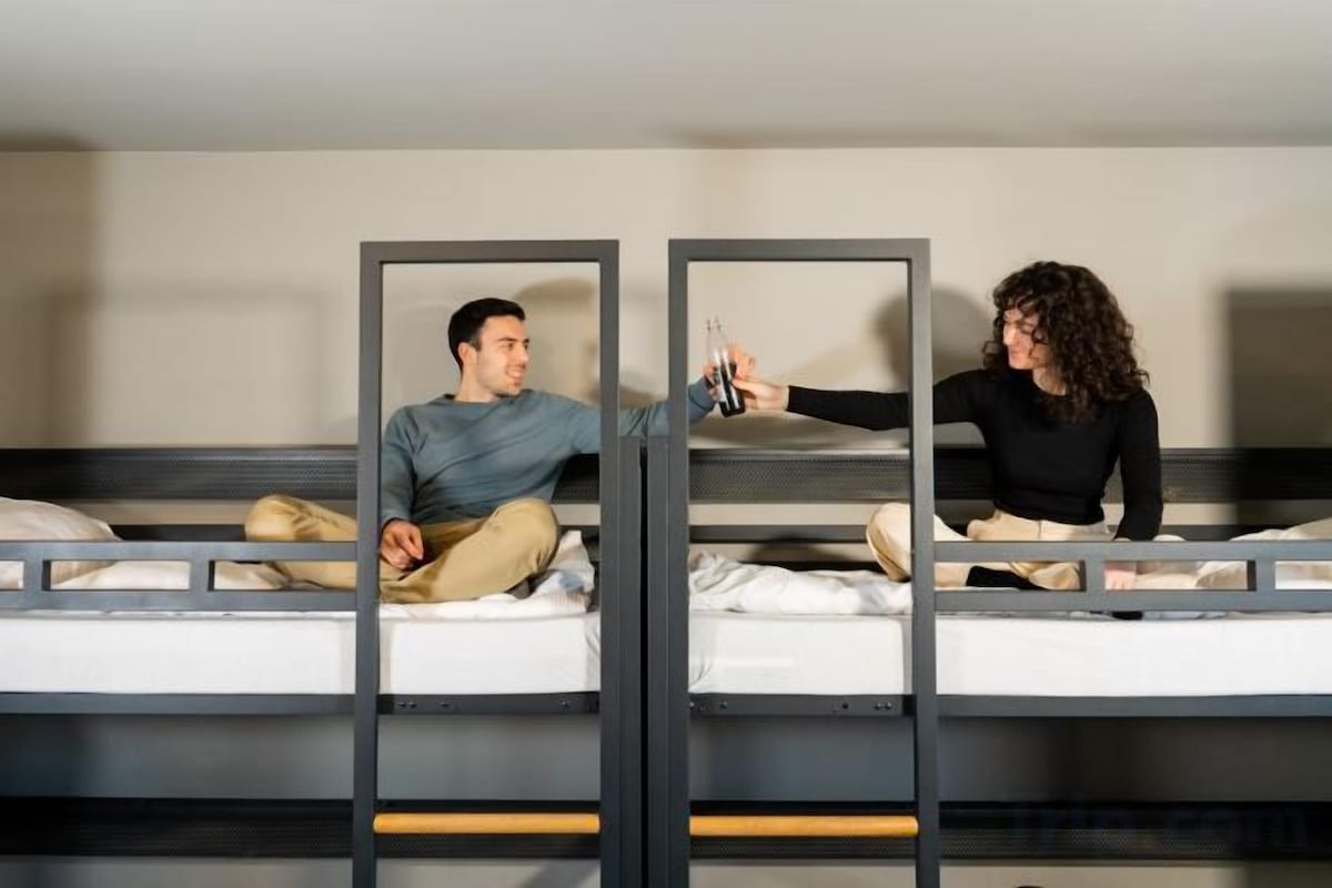 Caja de seguridad en la habitación y cortinas blackout
