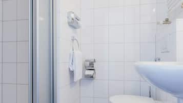 Dusche, umweltfreundliche Kosmetikartikel, Haartrockner, Seife