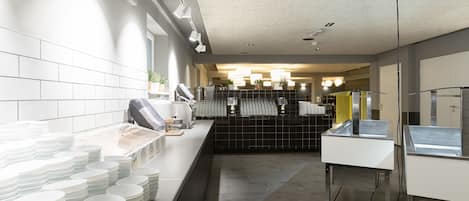 Frukostbuffé varje dag (EUR 11.90 per person)