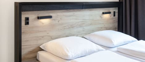 Caja de seguridad en la habitación, escritorio y cortinas blackout