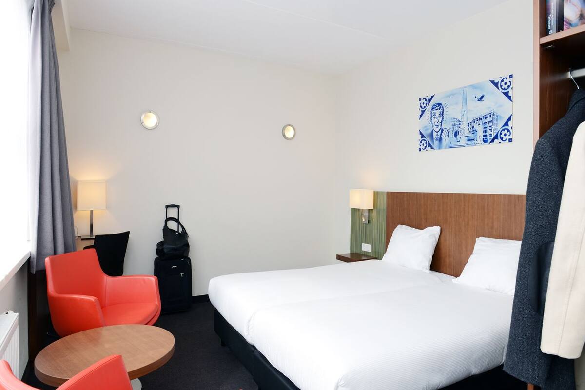 Caja de seguridad en la habitación, cunas y acceso a internet