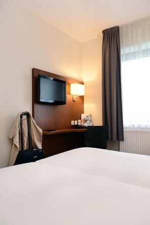 Standard Twin Room | In-room safe, cribs/infant beds, Internet, alarm clocks - Amrath Hotel Hazeldonk (Breda)