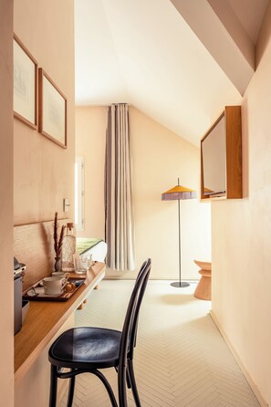 Literie de qualité supérieure, décoration personnalisée, bureau