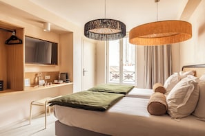 Premium-Zweibettzimmer | Hochwertige Bettwaren, individuell dekoriert, Schreibtisch