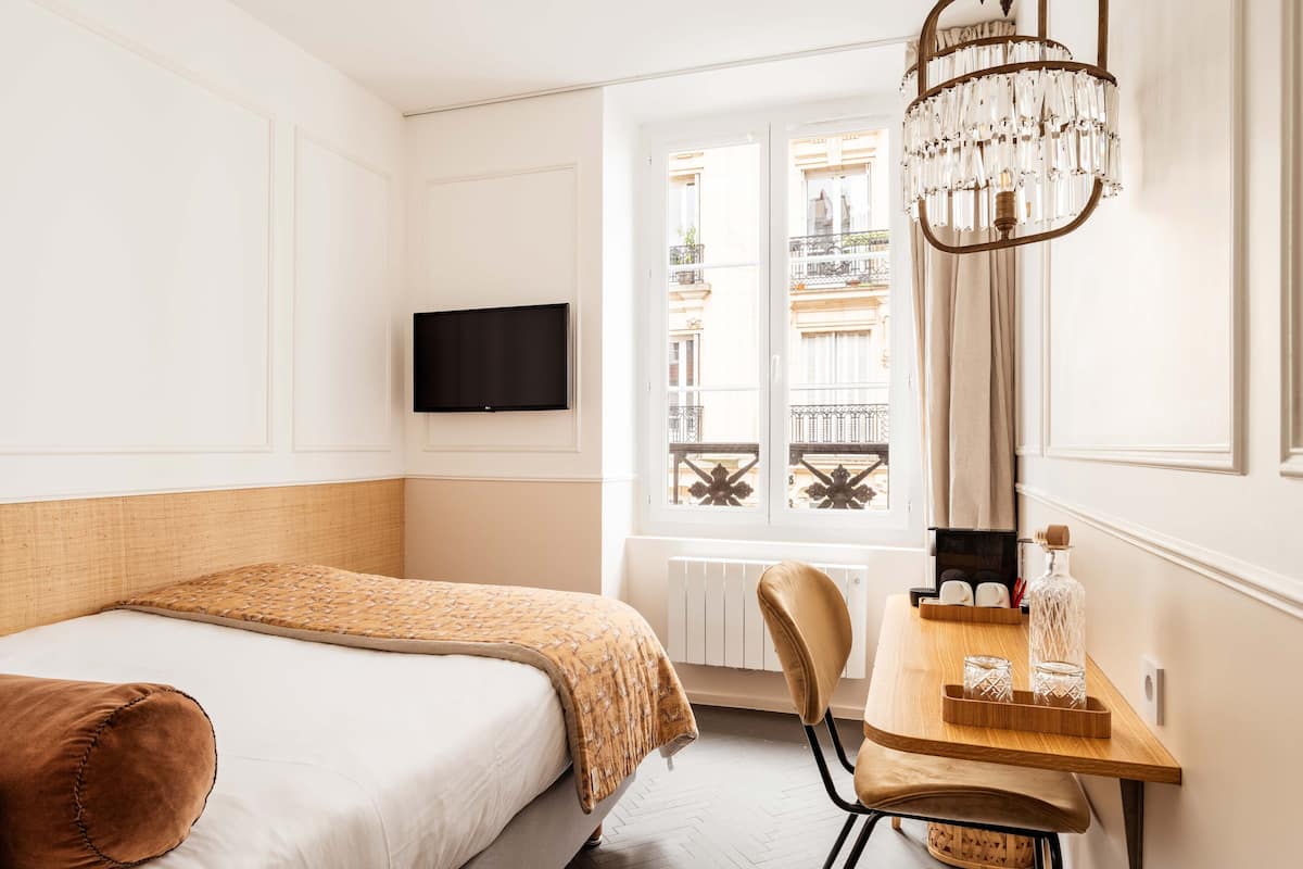 Superior tweepersoonskamer | Luxe beddengoed, individueel gedecoreerd, een bureau, een laptopwerkplek