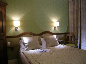 In-room safe, individually decorated, individually furnished, desk