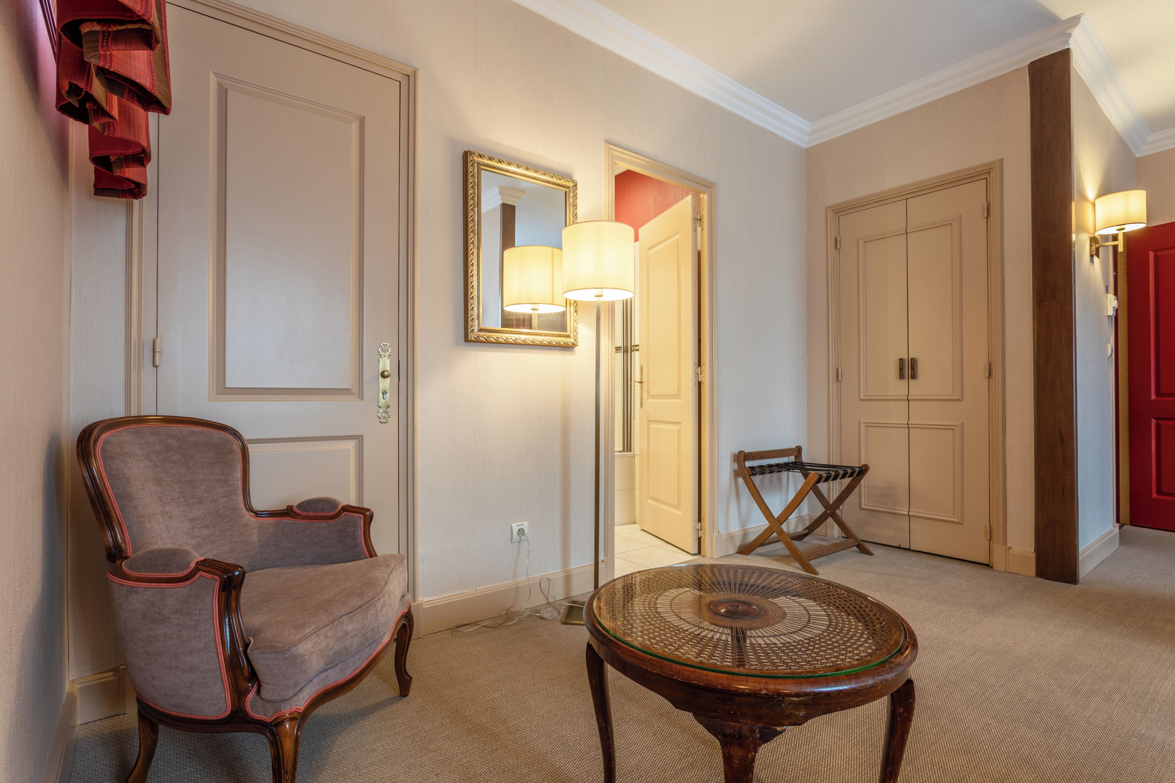Chambre Quadruple | Coffres-forts dans les chambres, bureau, fer et planche à repasser