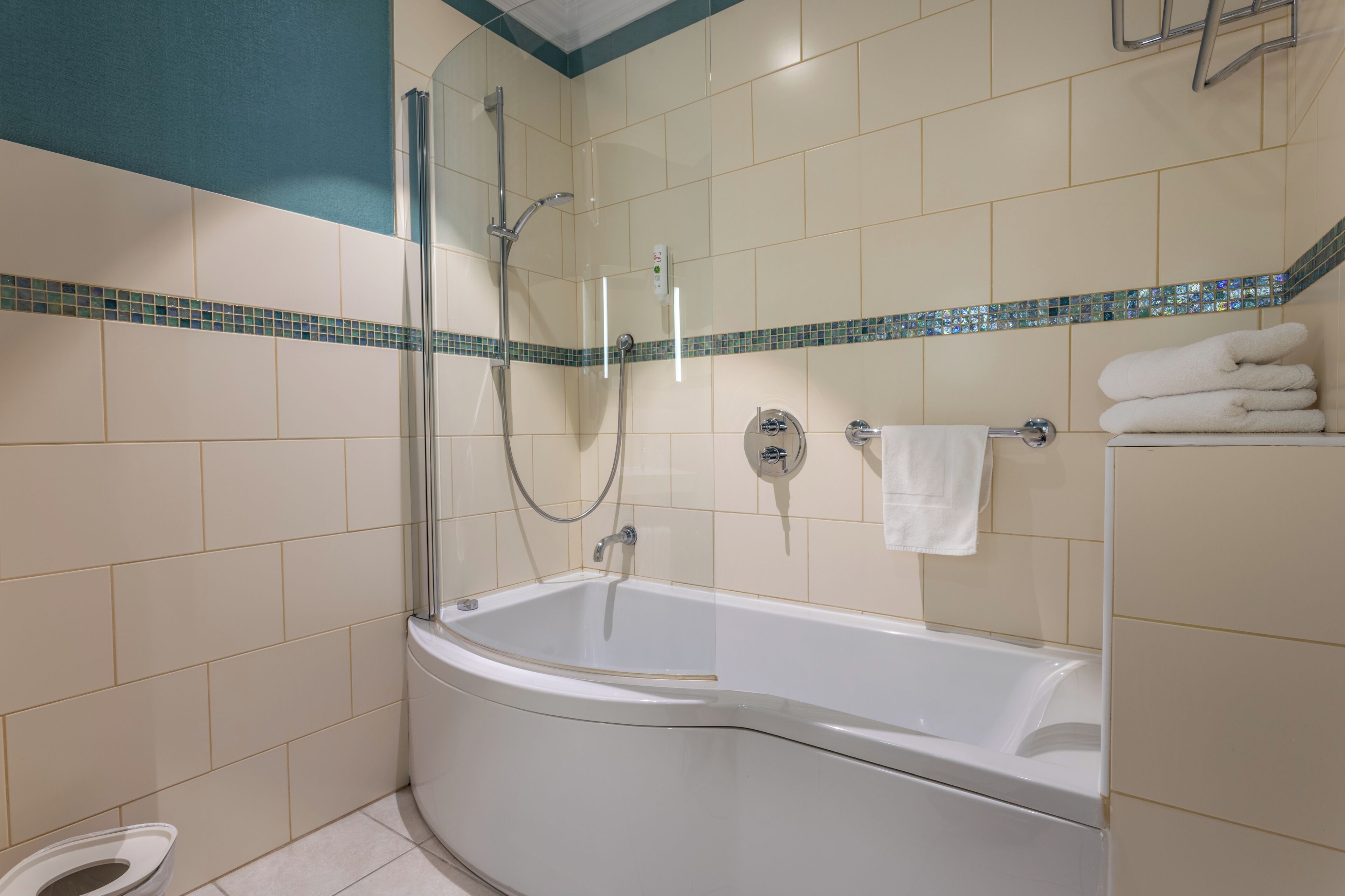 Double Room, Balcony | Bathroom | Hair dryer, towels, soap, shampoo
