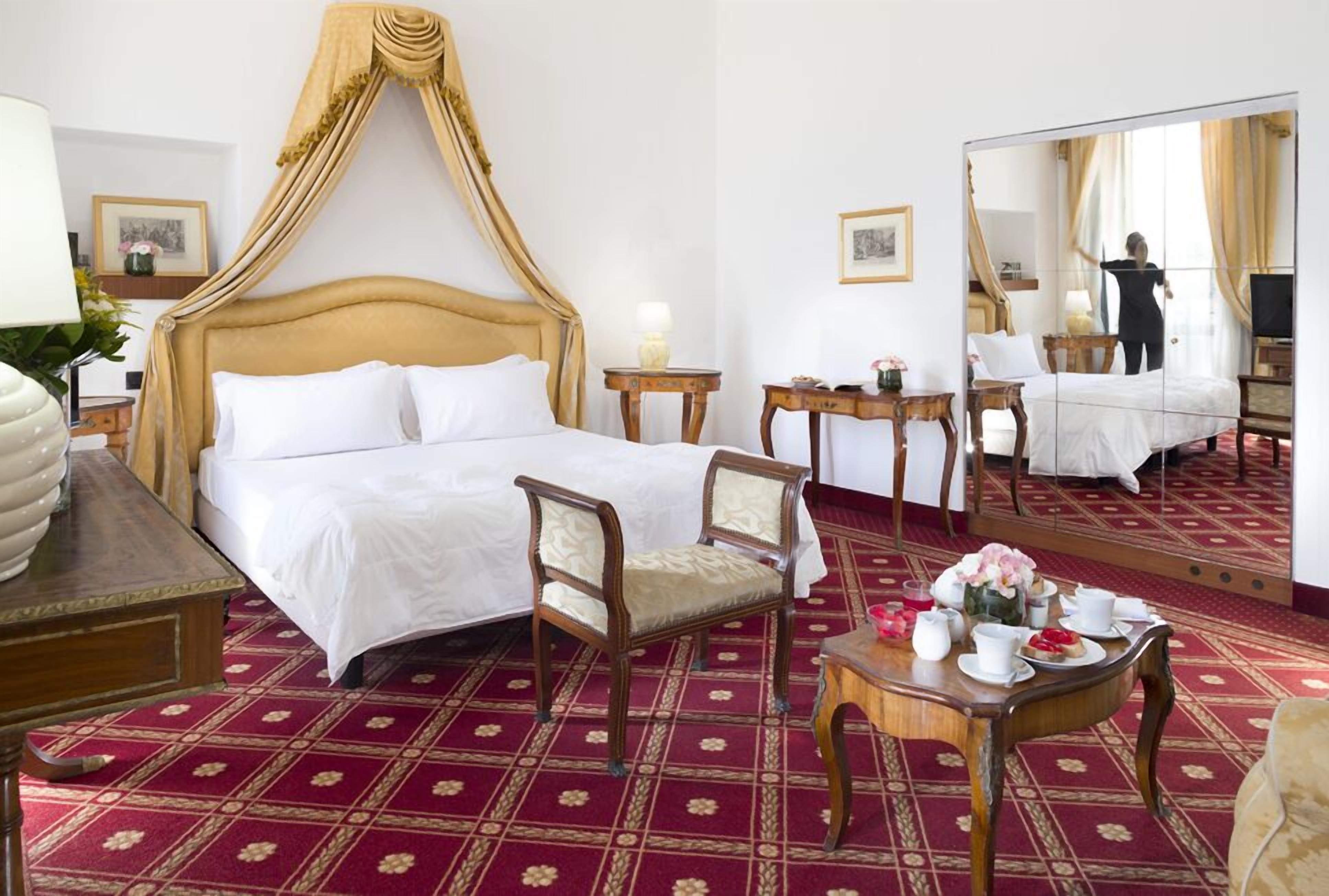 junior suite | minibar, in-room safe, desk, free cots/infant beds